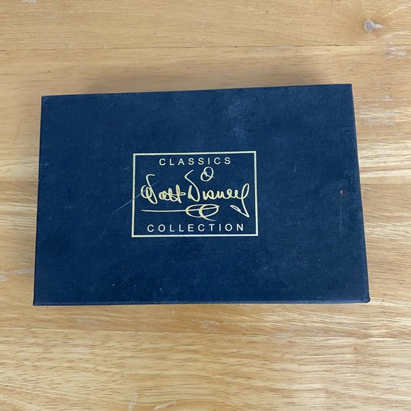 Walt Disney Classic Collection Society Dealers 11 of 12 Piece Boxed Pin Set - Picture 3 of 6